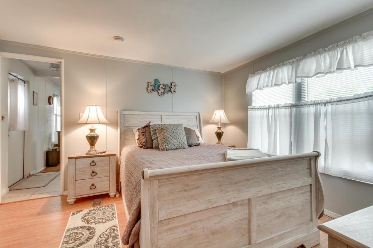 Bright Pensacola Home With Backyard - Pets Welcome! Kültér fotó
